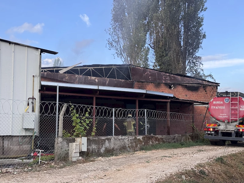 Geri dönüşüm tesisinde çıkan yangın büyümeden söndürüldü