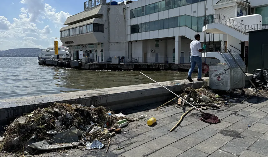 İzmir Körfezi son 25 yılın en kirli dönemini yaşıyor