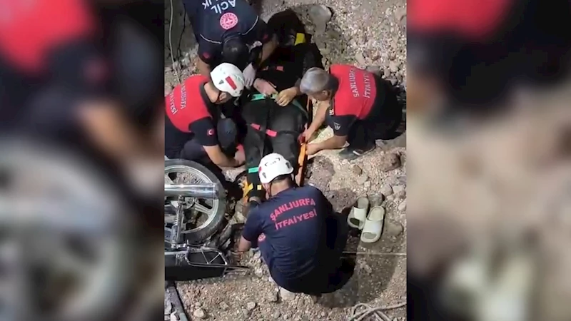 Şanlıurfa’da motosiklet çukura düştü: 2 yaralı