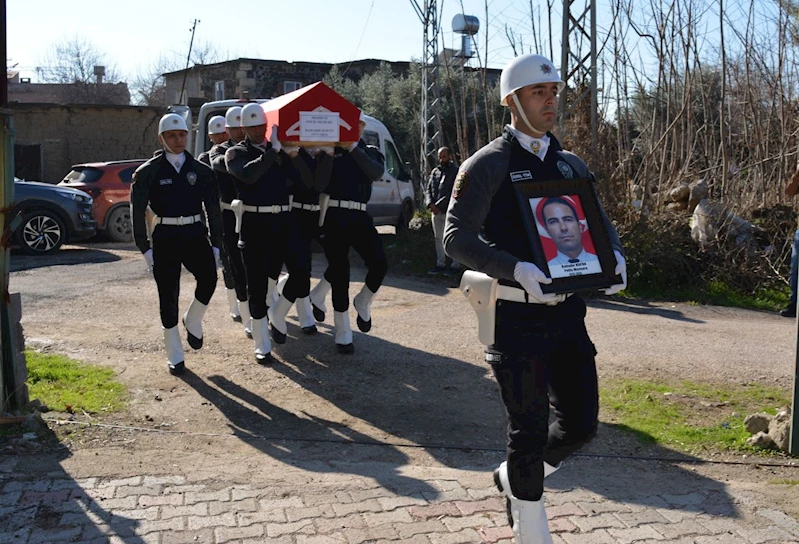 Trafik kazasında hayatını kaybeden polis memuru, son yolculuğuna uğurlandı