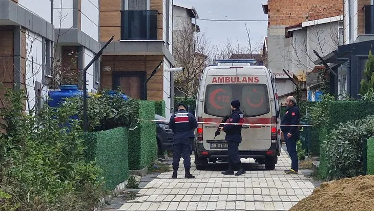 Villada anne ve kızı ölü, baba ise ağır yaralı bulundu