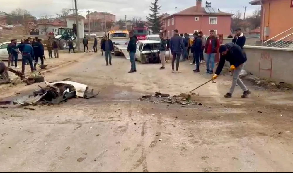 İstinat duvarına çarpan otomobilin ehliyetsiz sürücüsü öldü