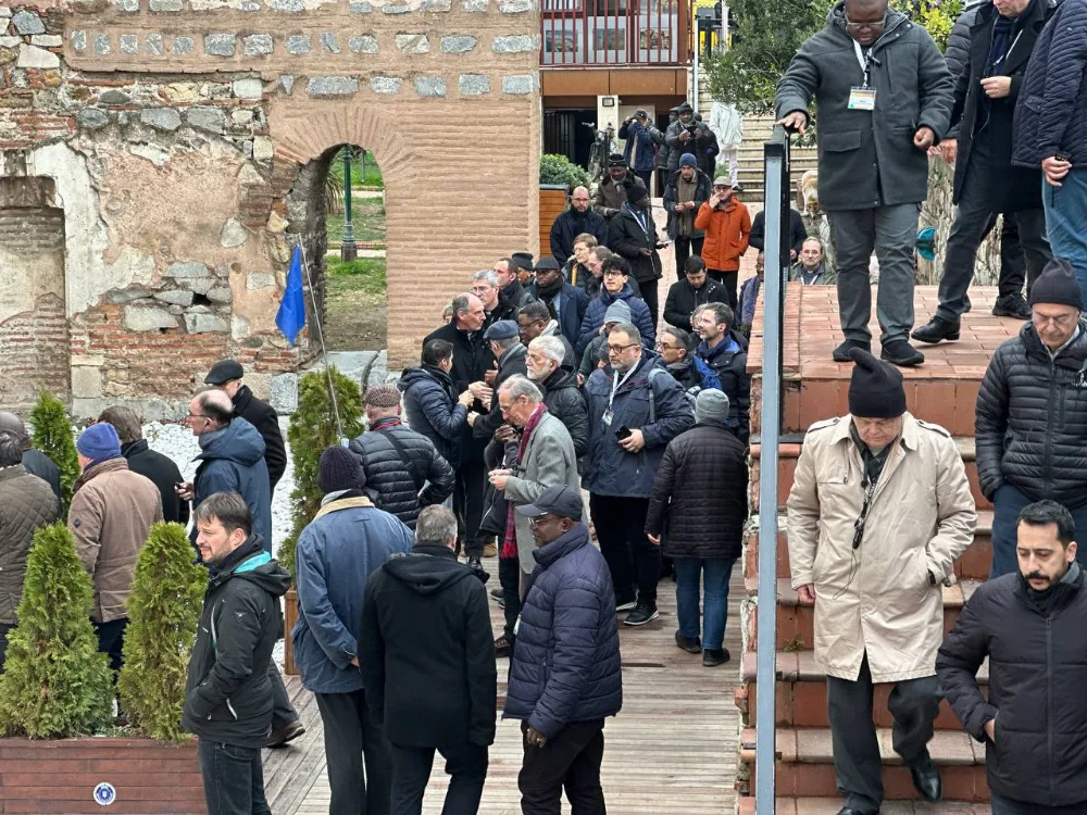 Vatikan,2 kardinal ve 102 papazı İznik