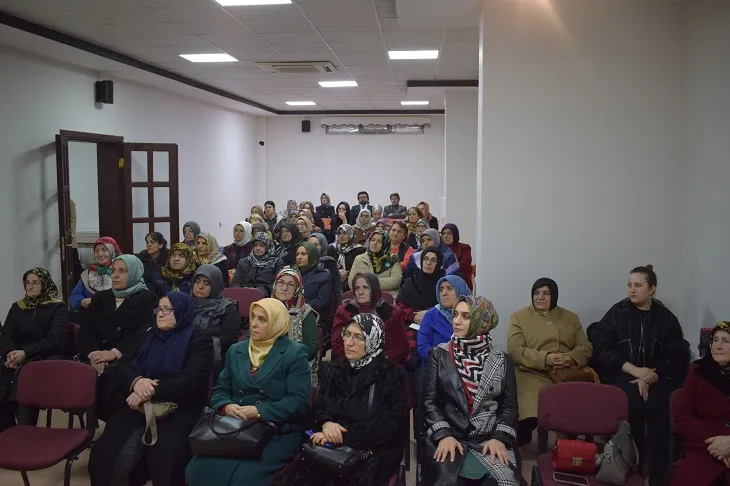 Kadın Akademisi Programının İlk Dersi “Medya Okuryazarlığı” Gerçekleştirildi