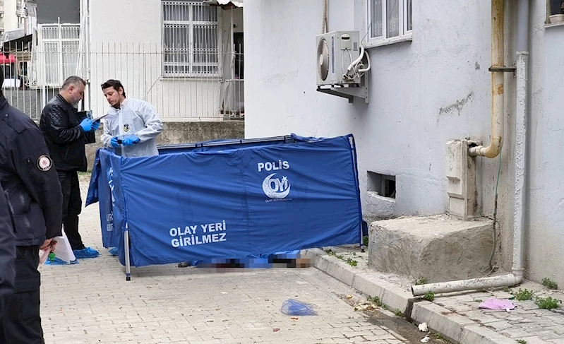 Cam silmeye çıktığı 13’üncü kattaki pencereden düşüp, öldü