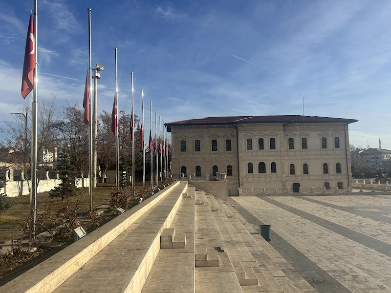 Sivas’ta yas nedeniyle bayraklar yarıya indirildi