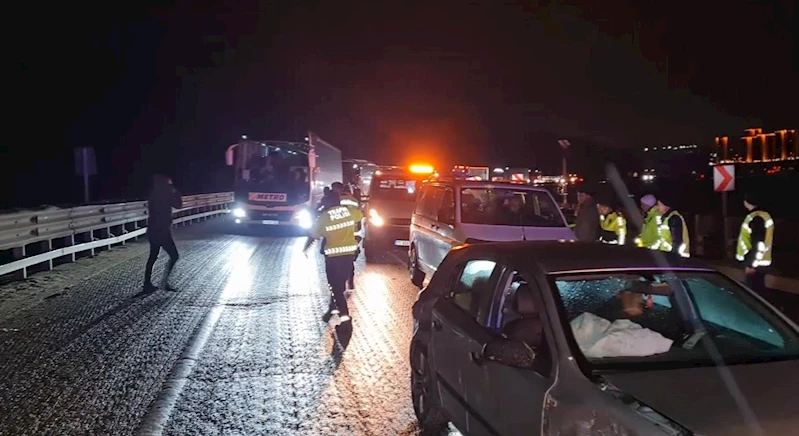 Yaralılara müdahalede eden sağlıkçılara otomobil çarptı; 2’si sağlıkçı 10 yaralı