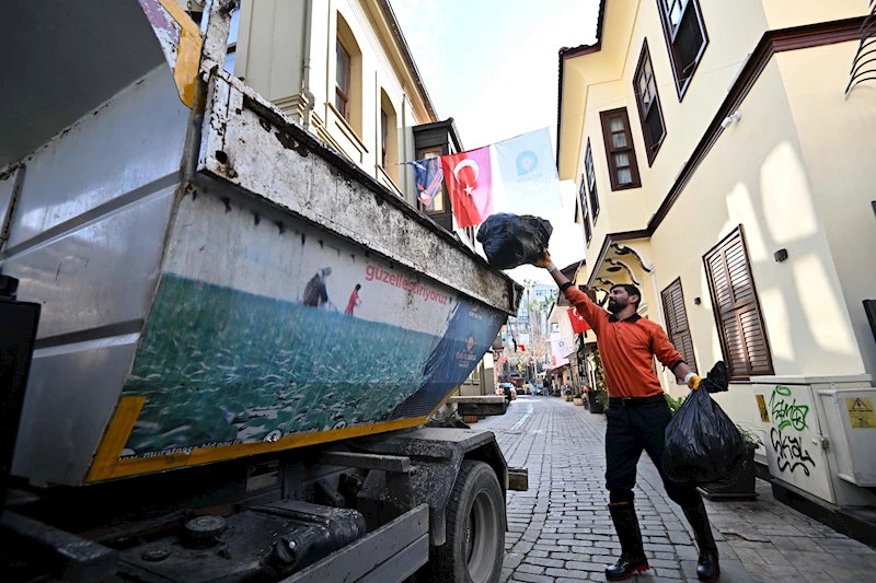 Kaleiçi’nde çöpte dedektiflik