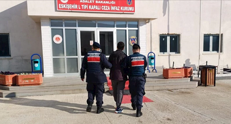 Eskişehir’de sosyal medyadan uyuşturucu saten şüpheli tutuklandı