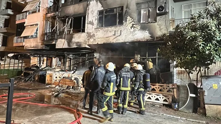 Tartıştığı spotçunun iş yerini ateşe verdi, bina alev topuna döndü: 1 ölü, 2 yaralı