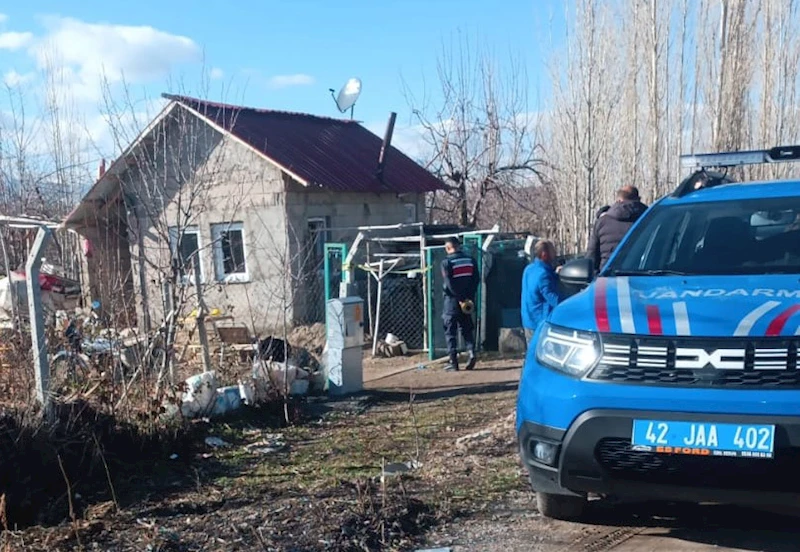 Tüfek temizlerken kendini vurdu 