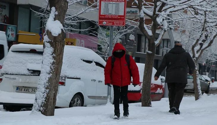 Van’da kar yağışında 493 yerleşim yeri ulaşıma kapandı,eğitime 1 gün ara verildi