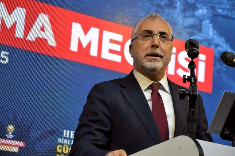 Bakan Işıkhan: İzmir çöp dağlarından ve kokudan geçilmiyor