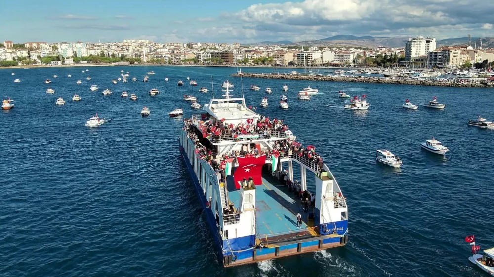 Çanakkale Boğazı’nda teknelerden Küresel Sumud Filosu