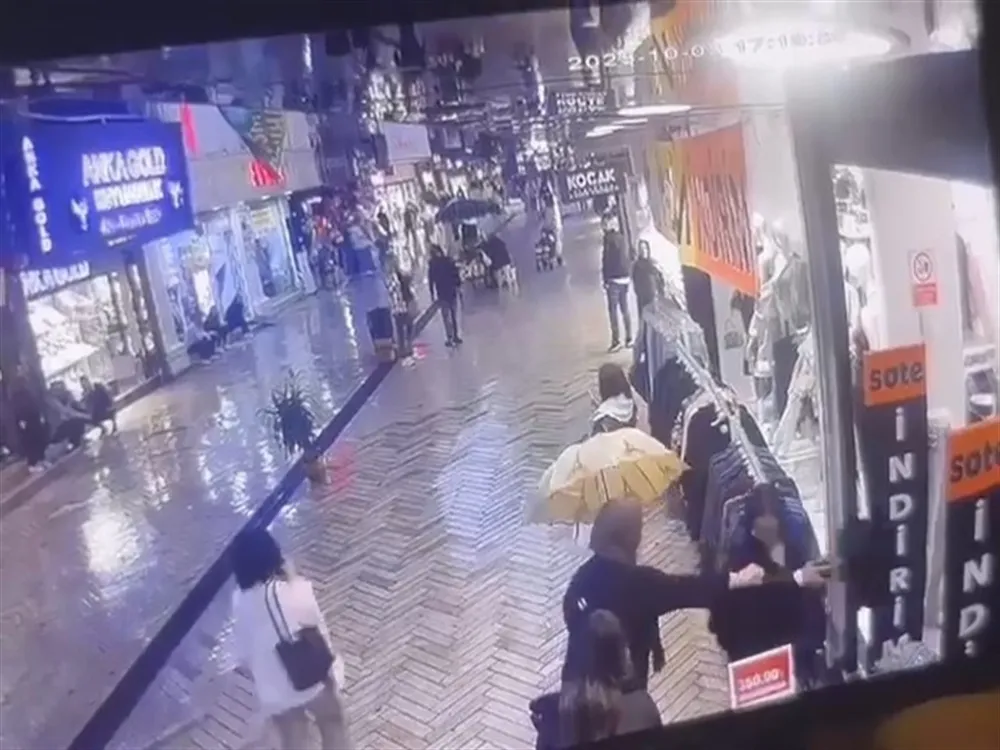 Üniversiteli kızın eteğini tutarak tepki gösterip darbeden kadın, adli kontrolle serbest