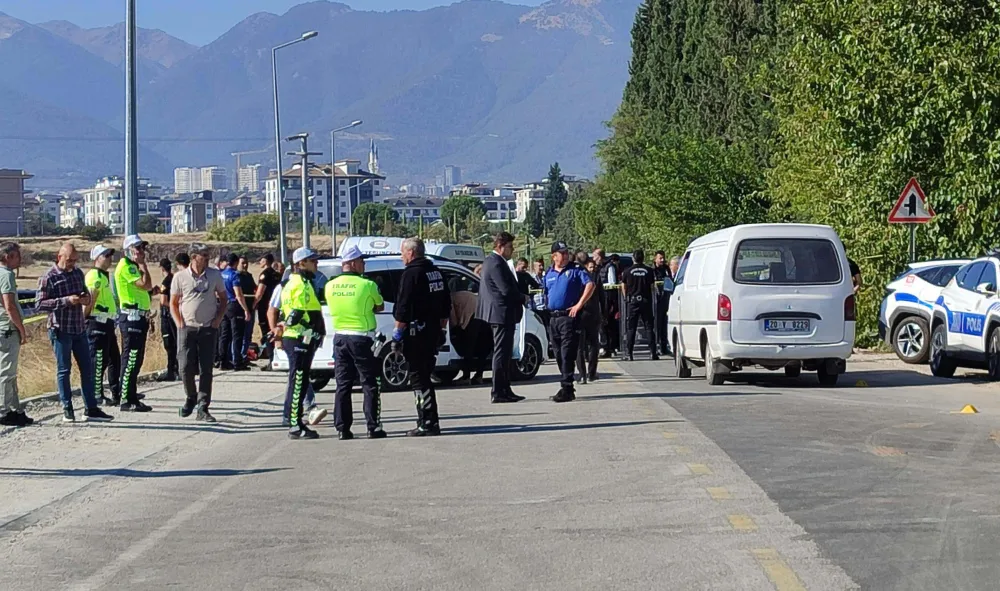 Kamyonetin önünü kesip ölüm kustu ; 1 ölü, 2 yaralı