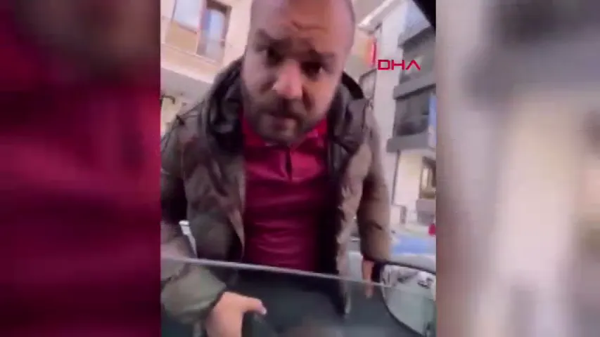 Ters yönden gelen trafik magandası, kendisini uyaran sürücüye eşinin yanında saldırdı