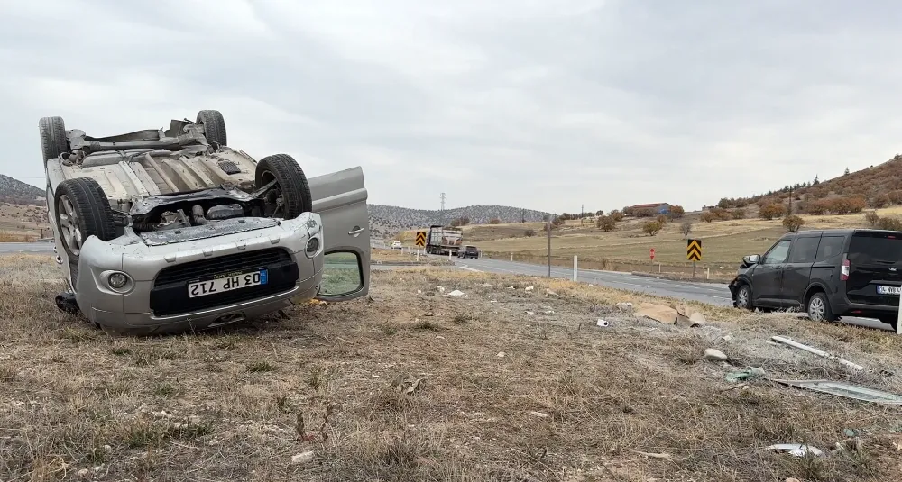 Bolvadin’de iki aracın çarpıştığı kazada 7 kişi yaralandı