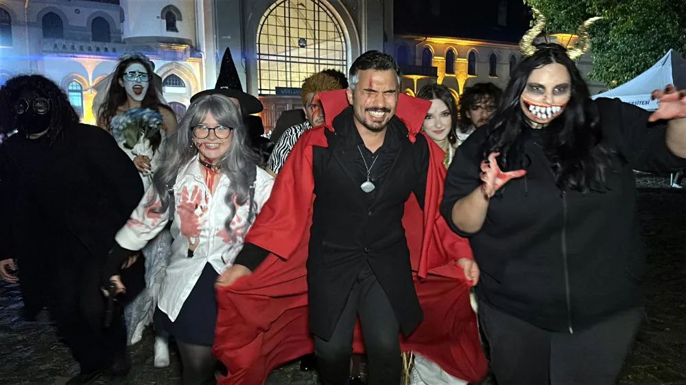 Üniversite öğrencilerinden tematik makyaj ve kıyafetlerle ‘korku gecesi’