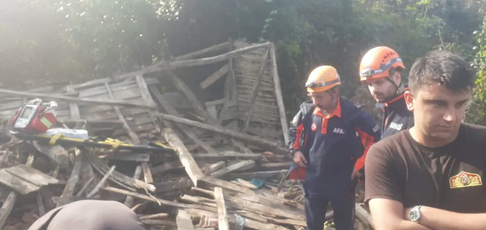 Tahtalarını sökerken ahşap ev yıkıldı; altında kalan sahibi öldü
