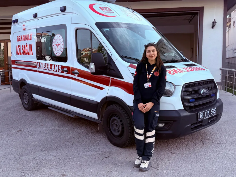 Ambulans şoförü Müzeyyen, hayat kurtarmak için saniyelerle yarışıyor