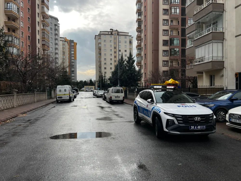 Boşanma aşamasındaki eşini öldürmek için yaşadığı binaya gitti, tartıştığı başka bir kadını öldürdü