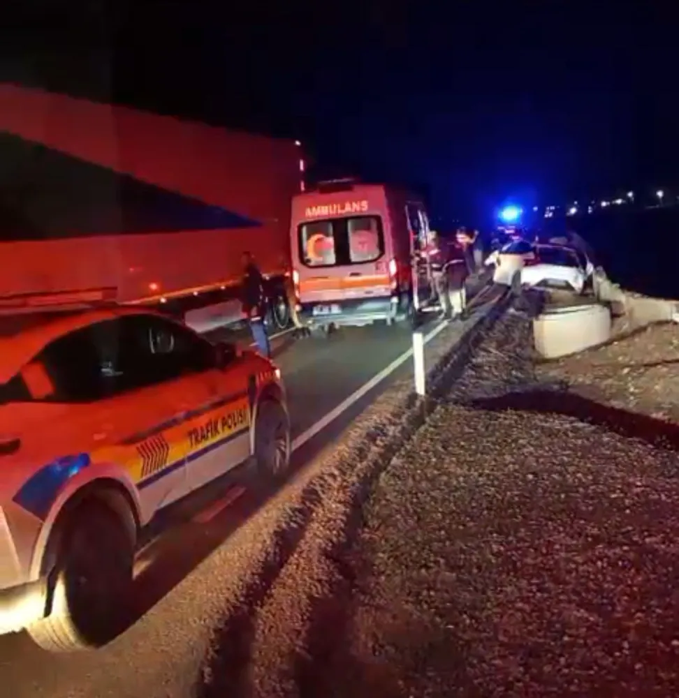 Diyarbakır’da 2 otomobil kafa kafaya çarpıştı: 4 yaralı