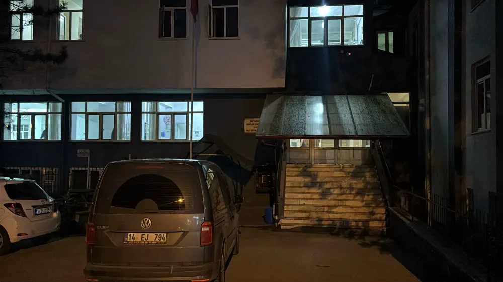 Lise öğrencisi kavga ettiği kişi tarafından bıçaklandı