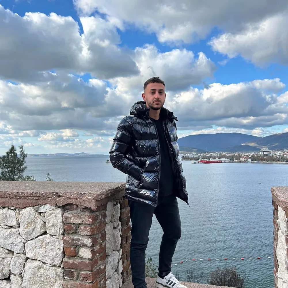 Sokakta başından vurulmuş halde bulunan genç, hastanede öldü