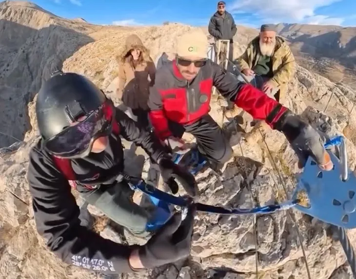 Karanlık Kanyon’da base jump atlayışı nefesleri kesti
