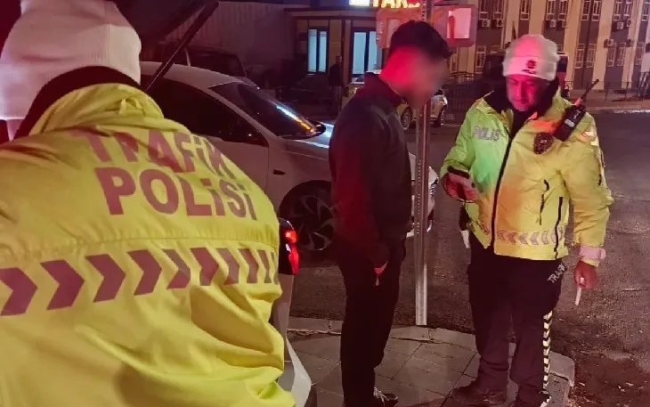 Mardin’de tarihi caddede yüksek sesle müzik dinleyen 55 araç sürücüsüne ceza