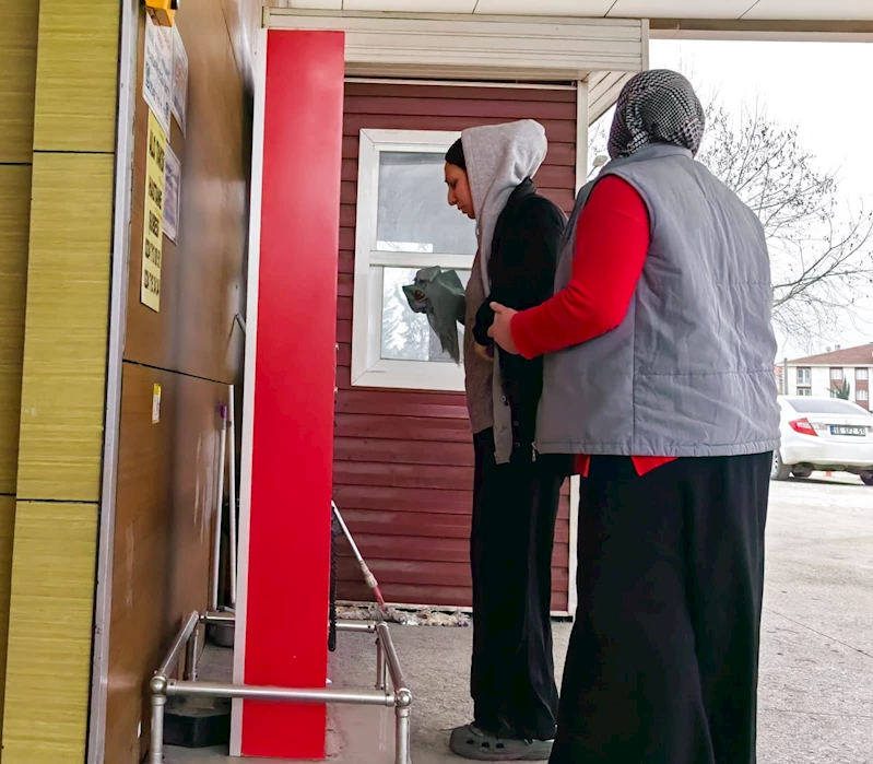 Elini makineye kaptıran kadın işçi yaralandı