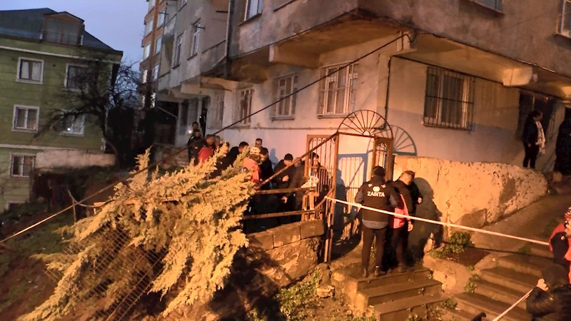 İstanbul - Beyoğlu’nda istinat duvarı çöktü, iki bina tedbir amacıyla boşaltıldı / Ek görüntü - Geniş haber