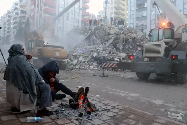 96 kişinin yaşamını yitirdiği apartmana ruhsat veren kamu çalışanlarına dava