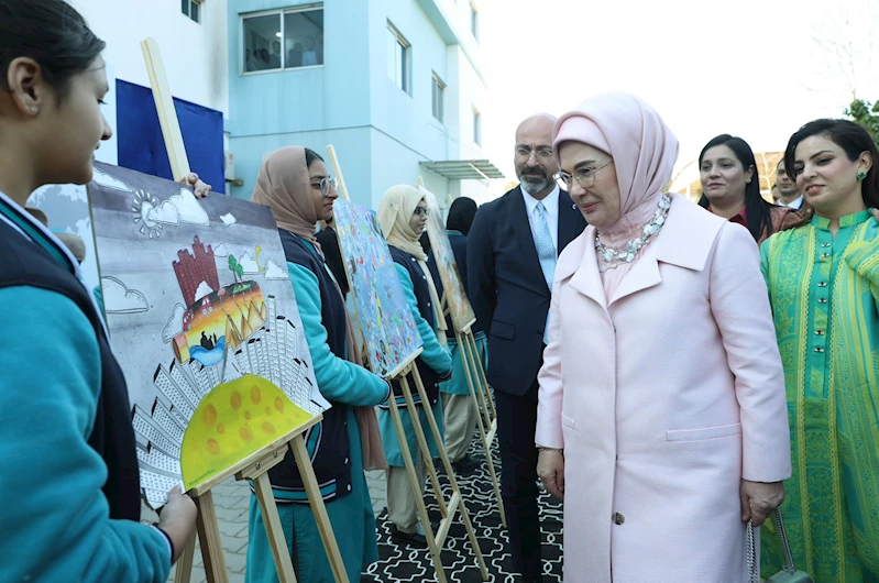 Emine Erdoğan, İslamabad’da Pak-Türk Maarif Uluslararası Okulları’nı ziyaret etti