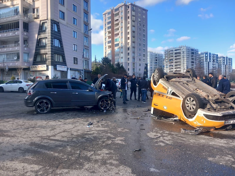 Diyarbakır’da 3 aracın karıştığı kazada 3 yaralı