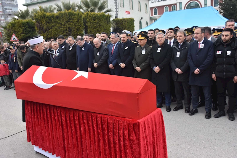 Şehit Uzman Çavuş,Babasının Mezarının Yanına Defnedildi