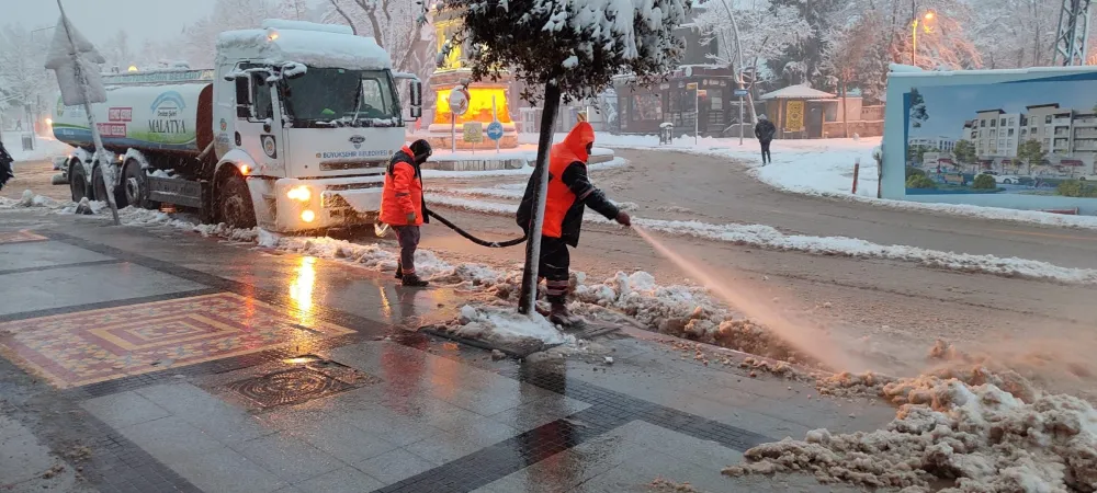 Malatya’da merkez ve 11 ilçede yoğun kar mesaisi