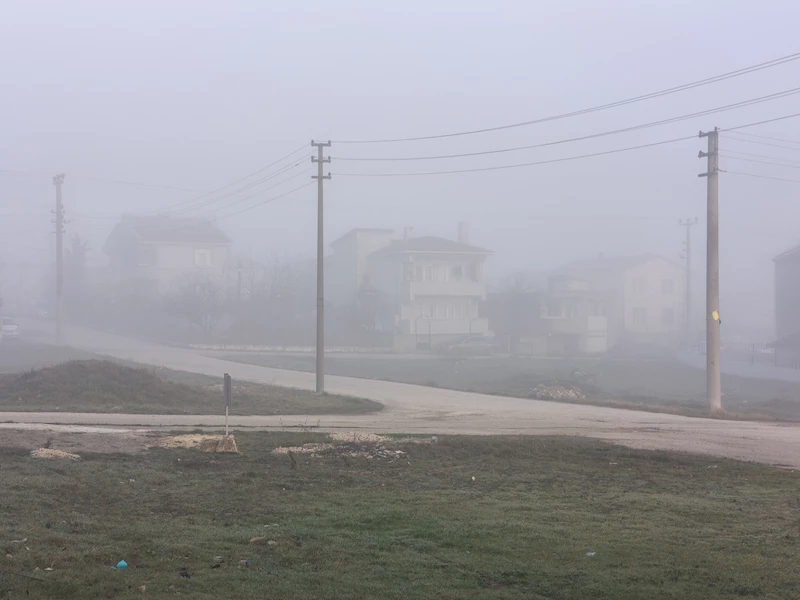 Keşan’da sis; görüş mesafesi 50 metreye kadar düştü