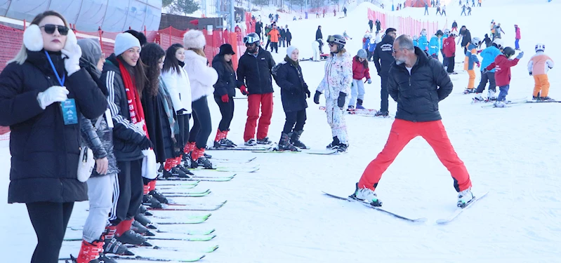 Kış kampında kayak, buz pateni ve körling sporunu öğrenecekler