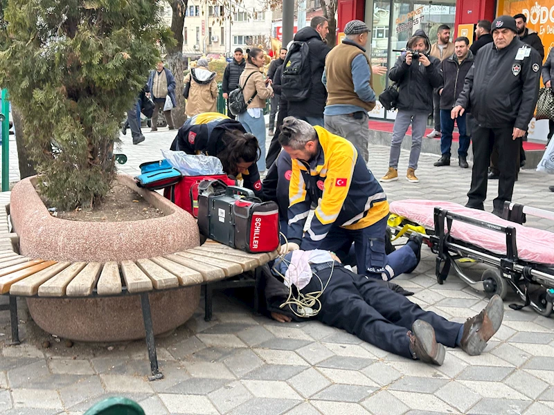 Yürürken kalp krizi geçirdi, kalp masajıyla hayata döndürüldü