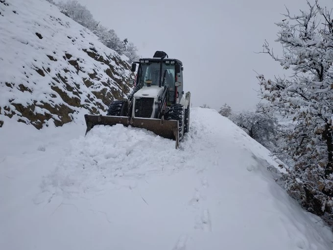 Elazığ’da, yolu kardan kapanan 258 köy yolu, ulaşıma açıldı (3)