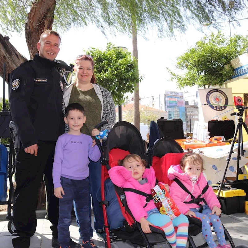 Depremde ölen polis memuru, eşi ve çocukları dualarla anıldı