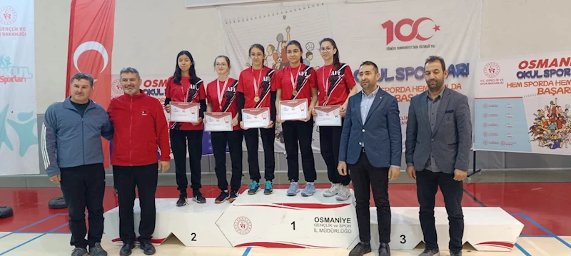 Badminton grup müsabakaları sona erdi