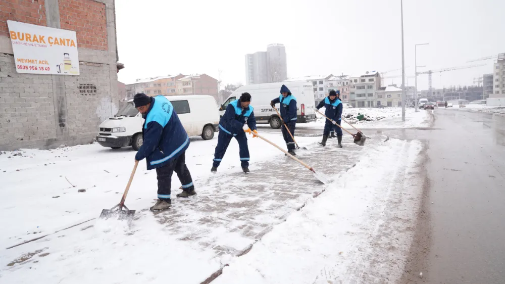 Battalgazi Belediyesi,merkez ve kırsalda karla mücadelede tam kadro sahada