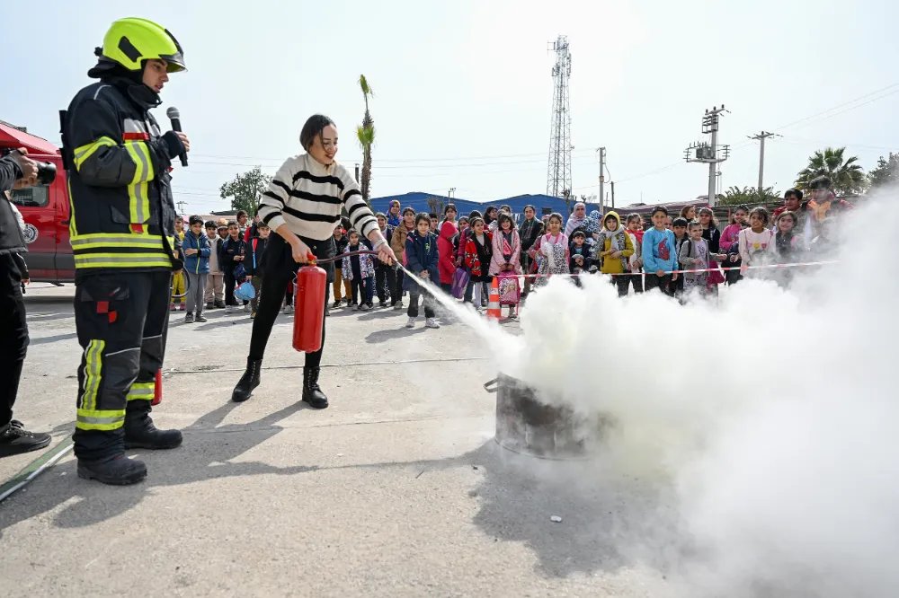 Mersin Büyükşehir Belediyesi Çocuklara Afet ve İlk Yardım Eğitimi Verdi