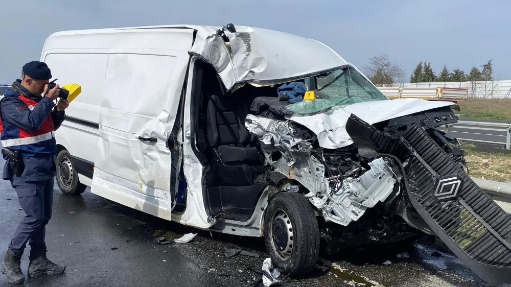 Tekirdağ’da tankere çarpan minibüs şoförü öldü,1 yaralı