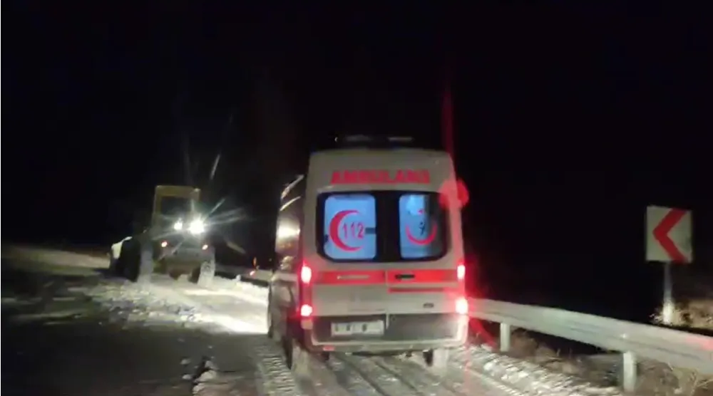 Kalp krizi geçiren hasta, kapalı köy yolu açılarak hastaneye ulaştırıldı