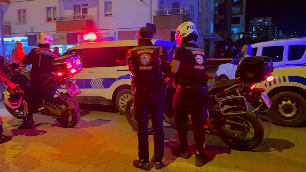 Bekçi,2 kişiyi tabancayla vuran şahsı ayağından vurarak etkisiz hale getirdi