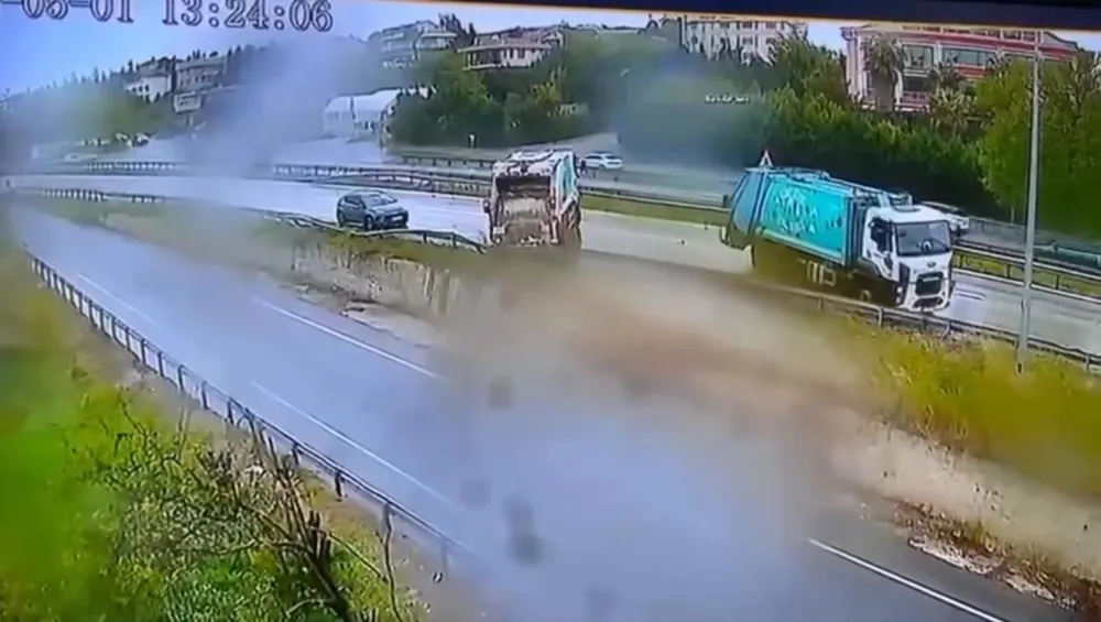 Aynı yerde 30 saniye arayla meydana gelen 2 kaza güvenlik kamerasında